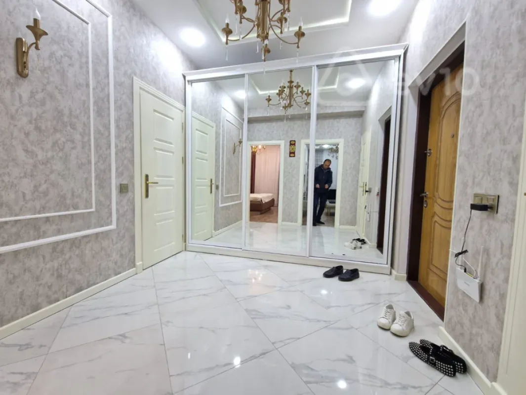 Kirayə verilir 2 otaqlı yeni tikili 75 m²