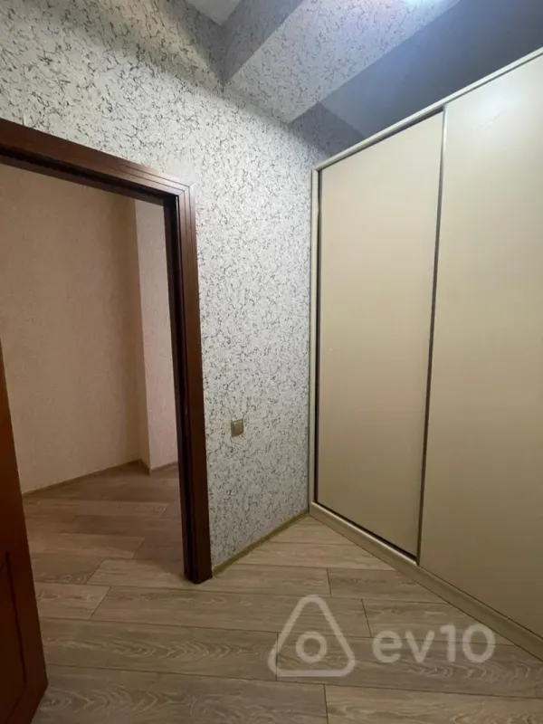 Kirayə verilir 2 otaqlı köhnə tikili 88 m²