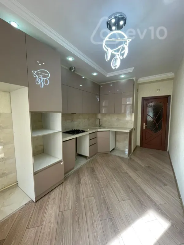Kirayə verilir 2 otaqlı köhnə tikili 88 m²