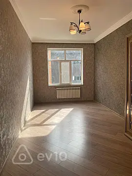 Kirayə verilir 2 otaqlı köhnə tikili 88 m²