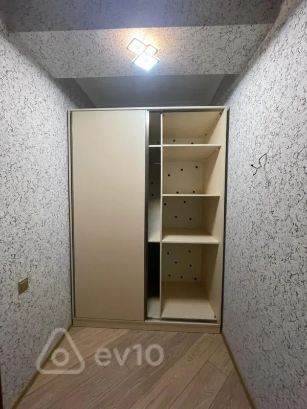 Kirayə verilir 2 otaqlı köhnə tikili 88 m²