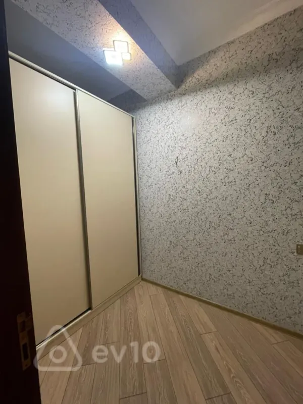 Kirayə verilir 2 otaqlı köhnə tikili 88 m²