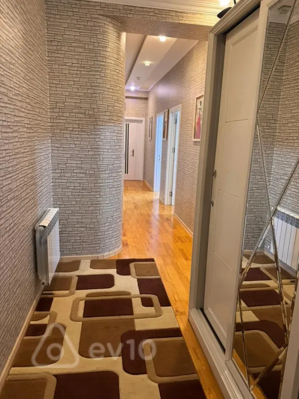 Kirayə verilir 3 otaqlı yeni tikili 125 m²