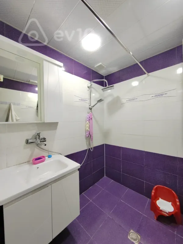 Satılır 3 otaqlı köhnə tikili 80 m²