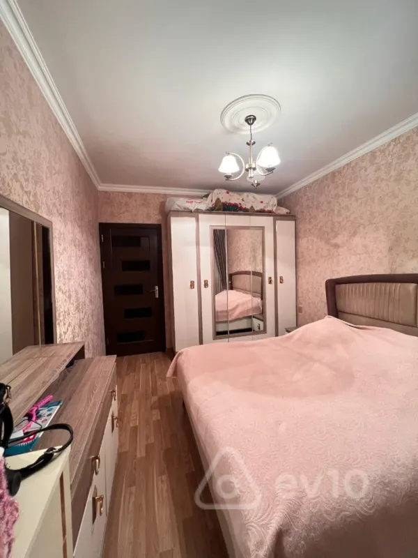 Satılır 3 otaqlı köhnə tikili 80 m²