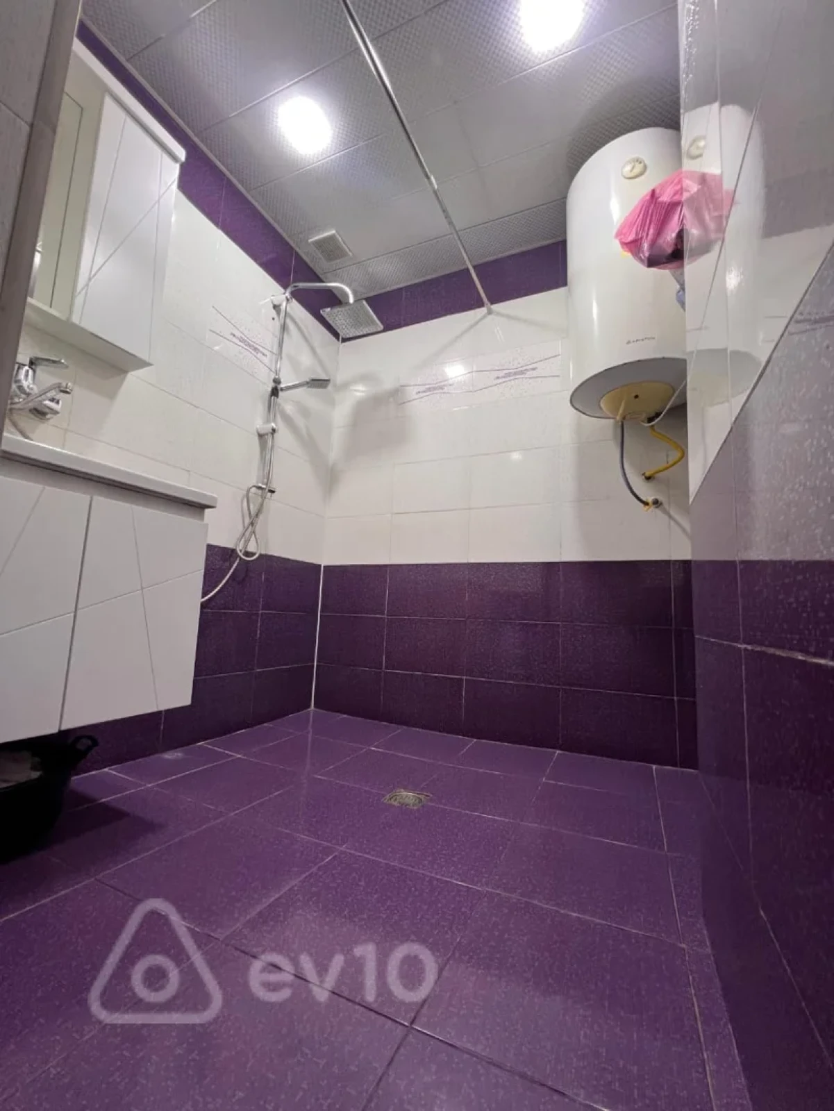 Satılır 3 otaqlı köhnə tikili 80 m²