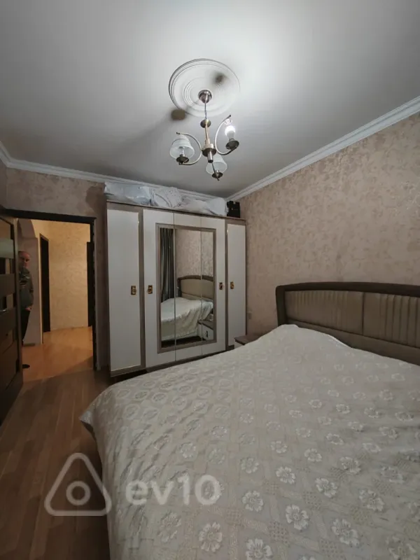 Satılır 3 otaqlı köhnə tikili 80 m²