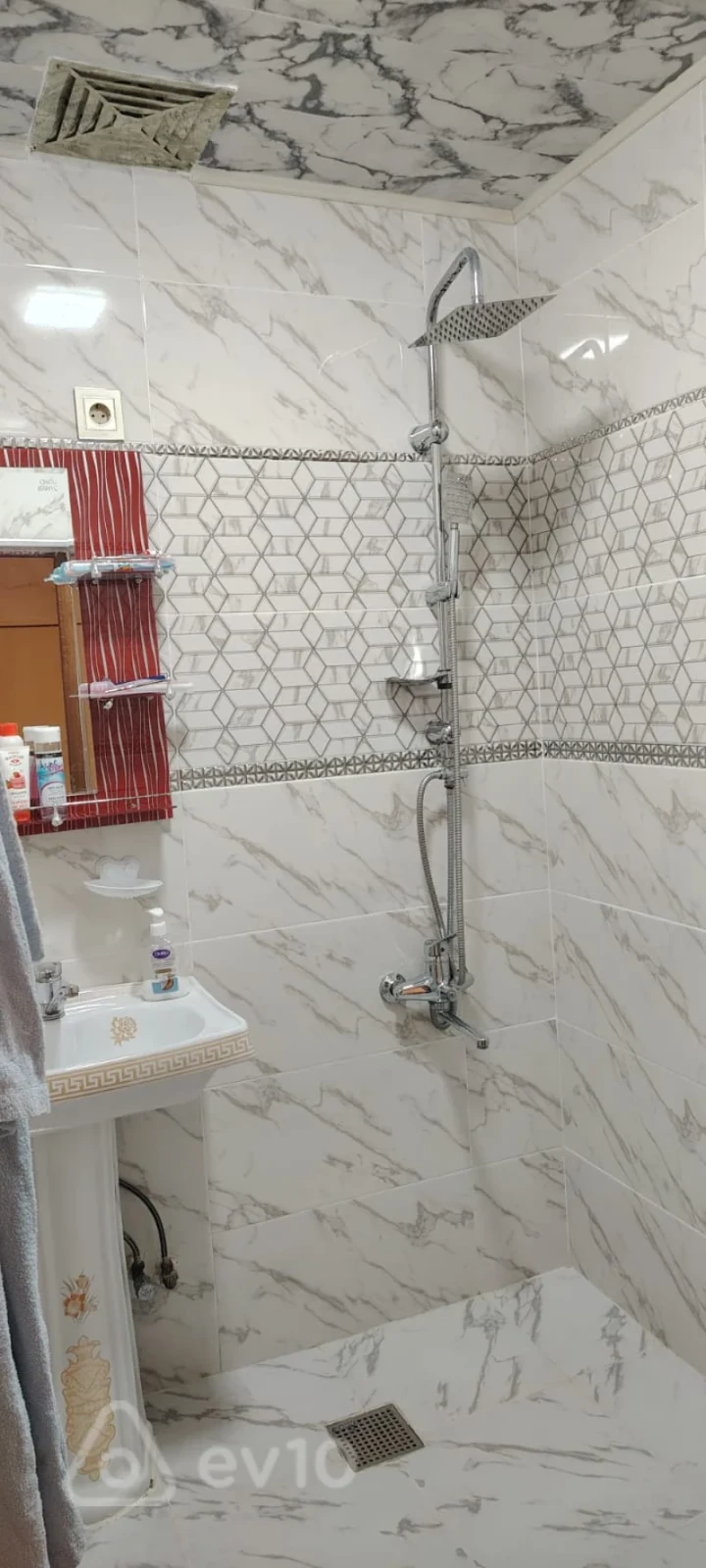 Kirayə verilir 2 otaqlı köhnə tikili 50 m²