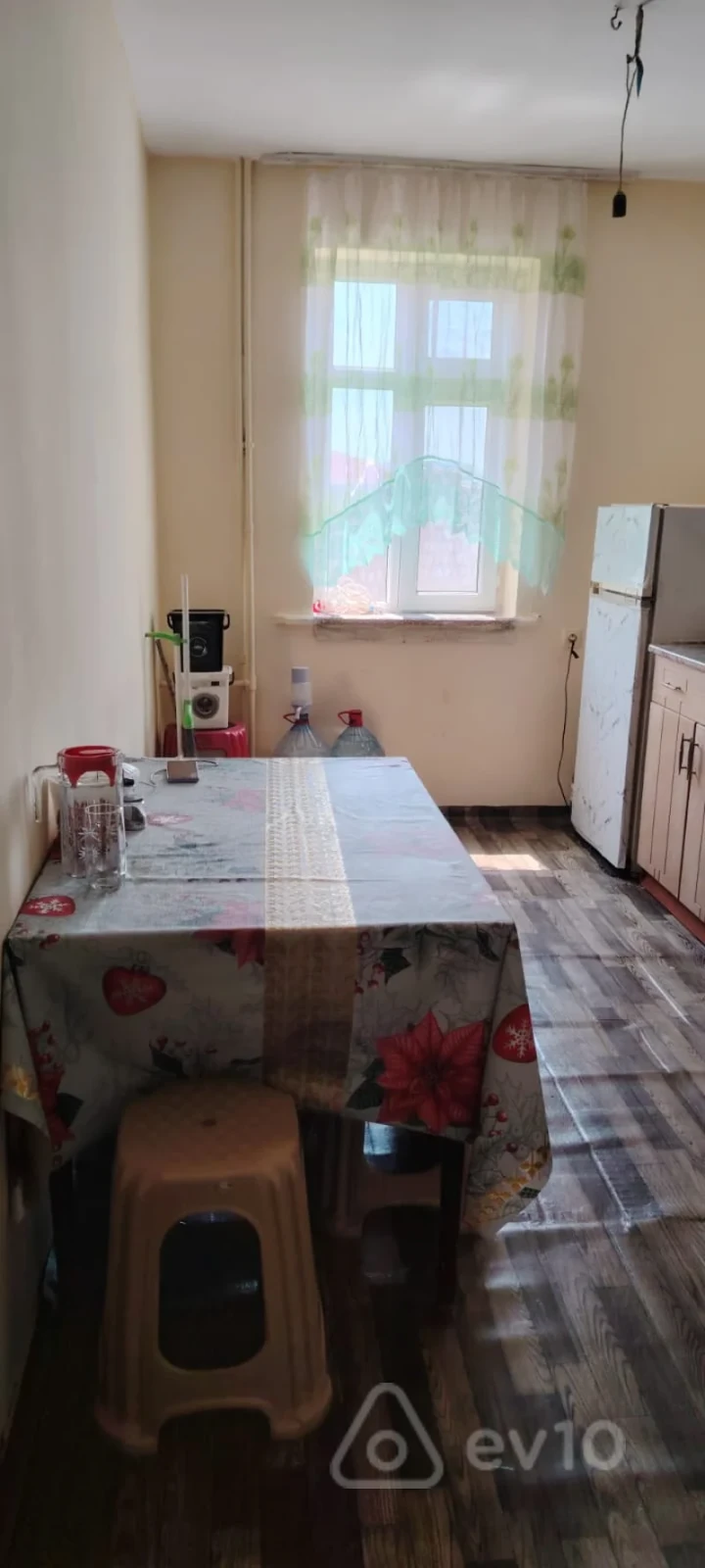 Kirayə verilir 2 otaqlı köhnə tikili 50 m²