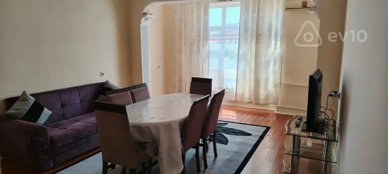 Kirayə verilir 2 otaqlı köhnə tikili 50 m²