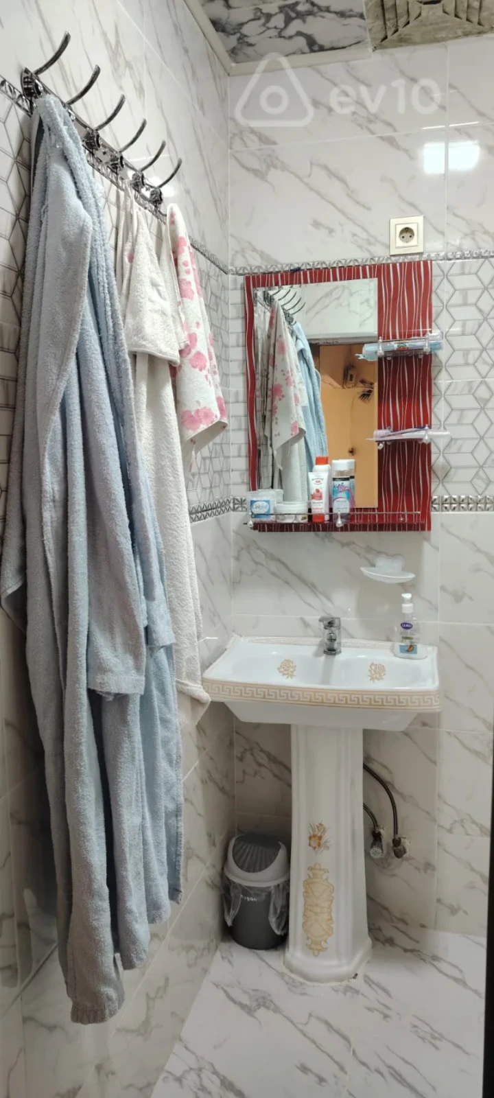 Kirayə verilir 2 otaqlı köhnə tikili 50 m²