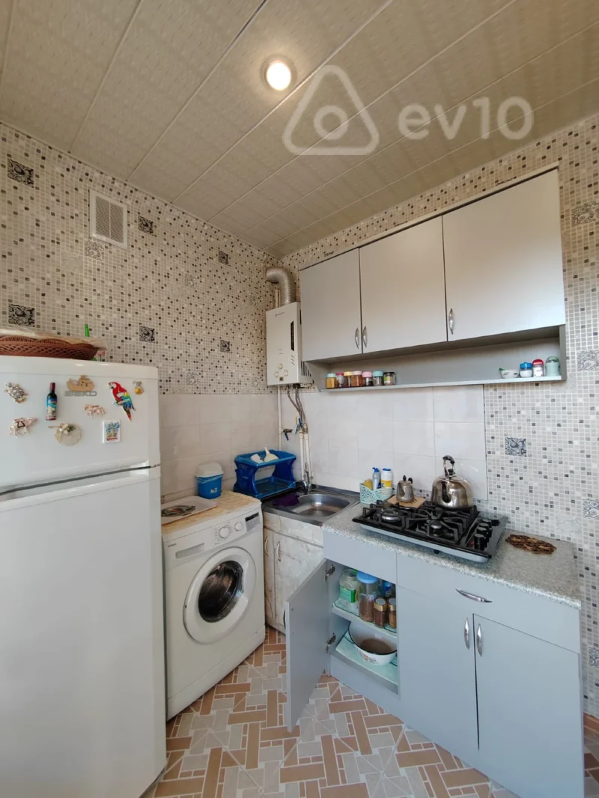 Satılır 3 otaqlı köhnə tikili 80 m²