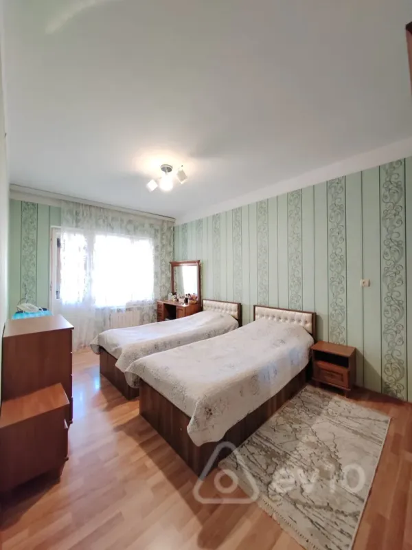 Satılır 3 otaqlı köhnə tikili 80 m²