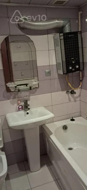 Kirayə verilir 1 otaqlı köhnə tikili 30 m²