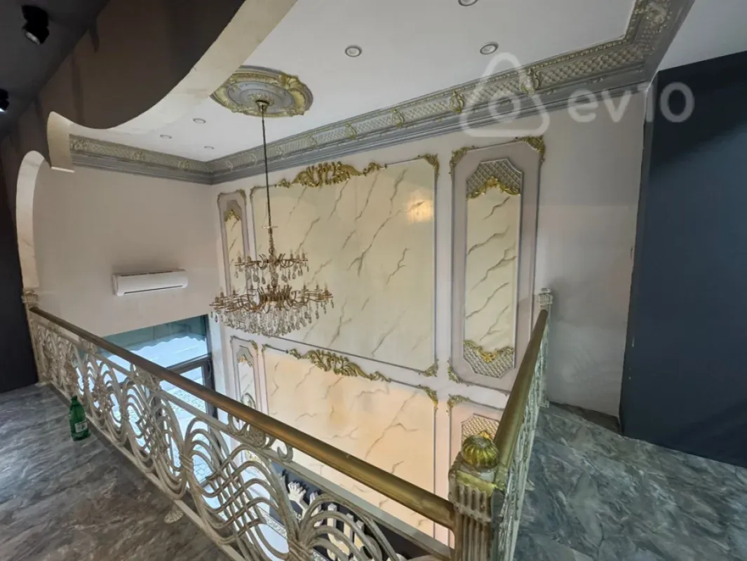 Kirayə verilir mənzil 240 m²