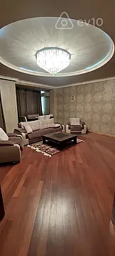 Kirayə verilir 4 otaqlı yeni tikili 210 m²