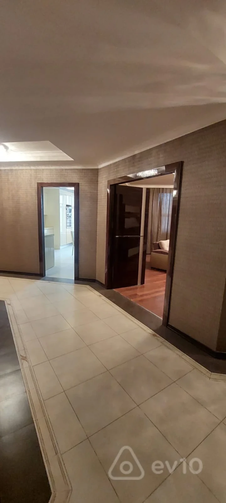 Kirayə verilir 4 otaqlı yeni tikili 210 m²