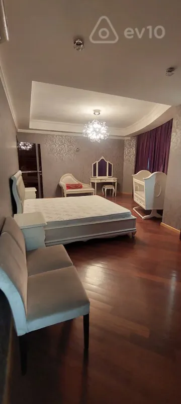 Kirayə verilir 4 otaqlı yeni tikili 210 m²