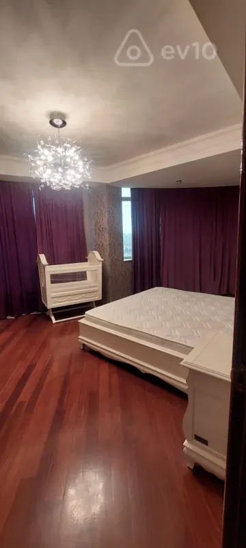 Kirayə verilir 4 otaqlı yeni tikili 210 m²