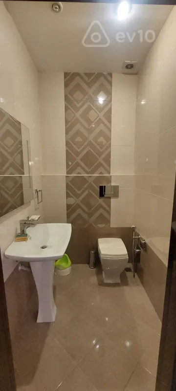 Kirayə verilir 4 otaqlı yeni tikili 210 m²