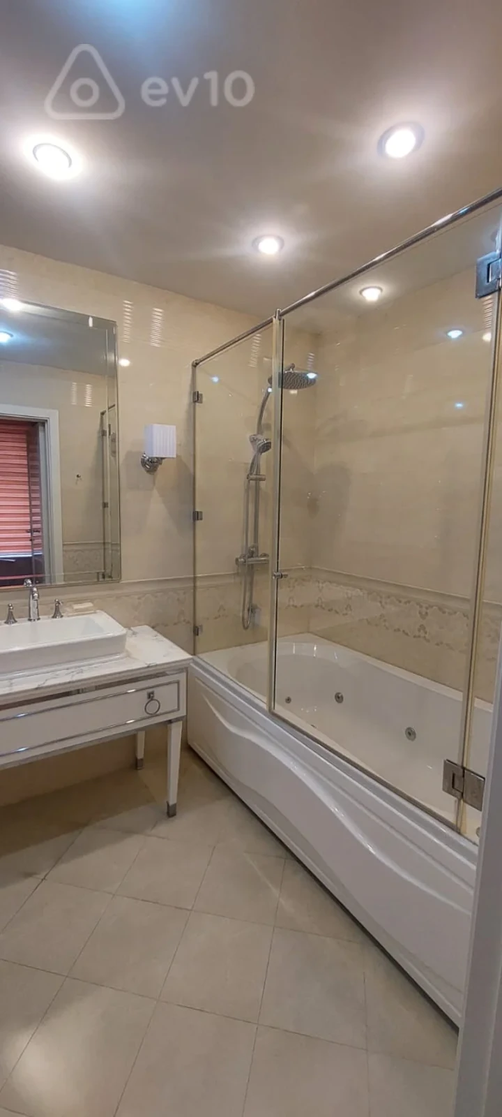 Kirayə verilir 4 otaqlı yeni tikili 210 m²