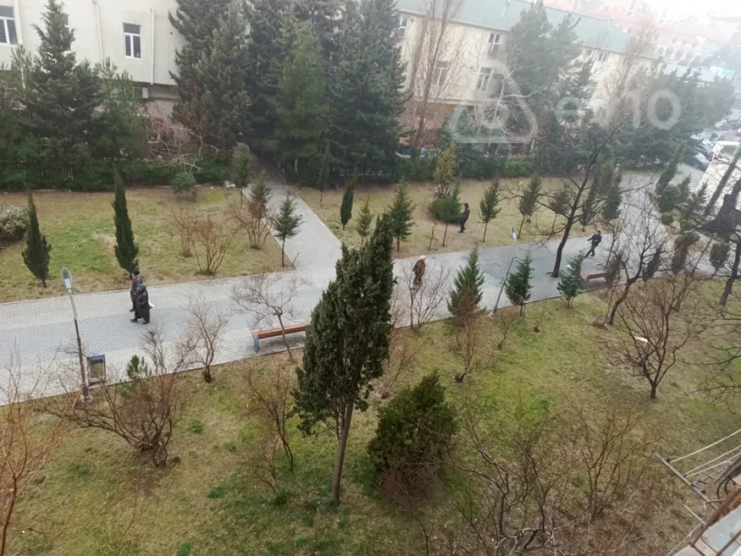 Kirayə verilir 3 otaqlı köhnə tikili 64000 m²