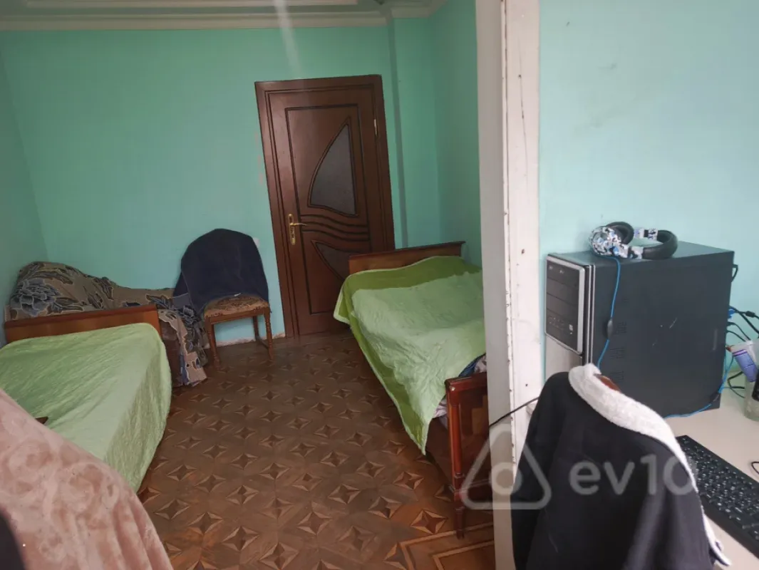 Kirayə verilir 3 otaqlı köhnə tikili 64000 m²