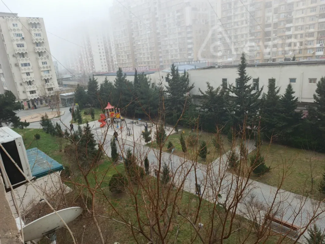 Kirayə verilir 3 otaqlı köhnə tikili 64000 m²