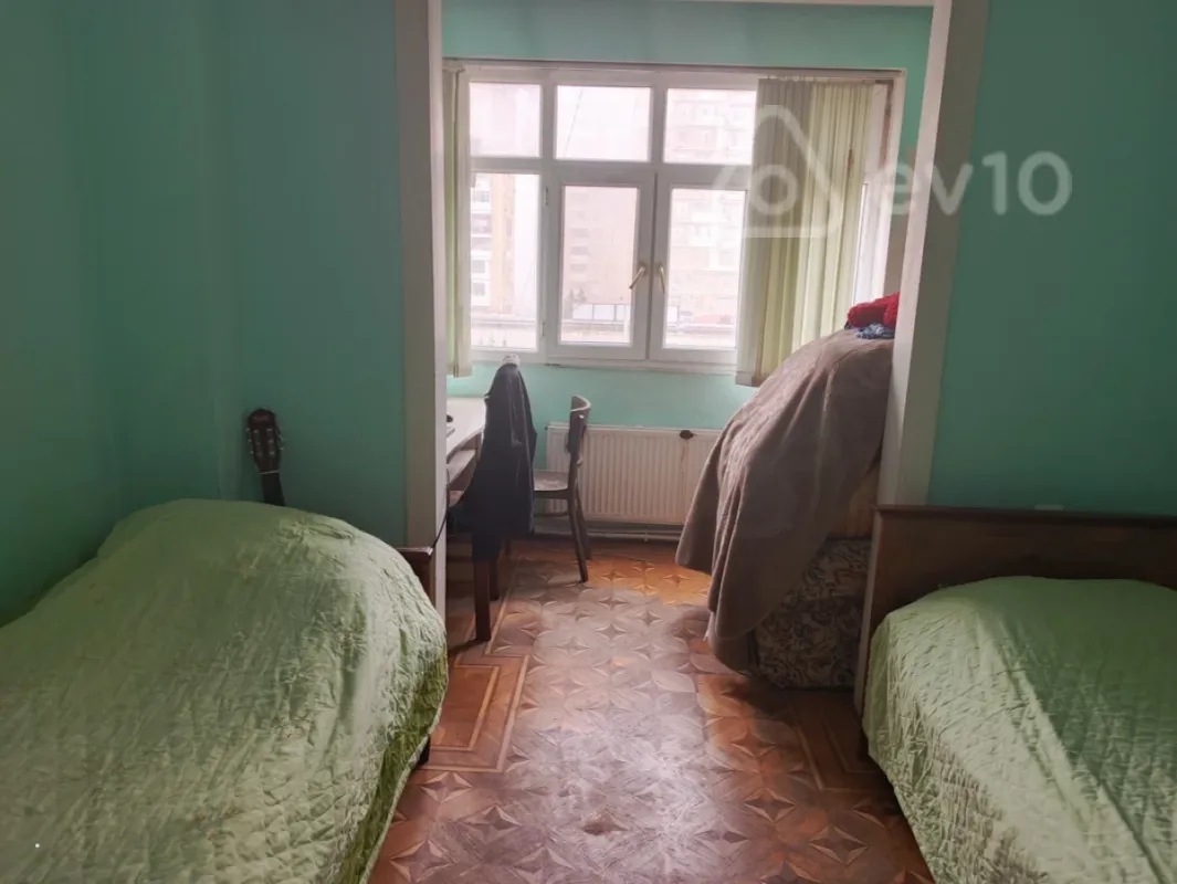 Kirayə verilir 3 otaqlı köhnə tikili 64000 m²