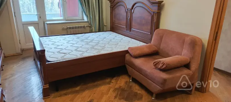 Kirayə verilir 3 otaqlı köhnə tikili 90 m²