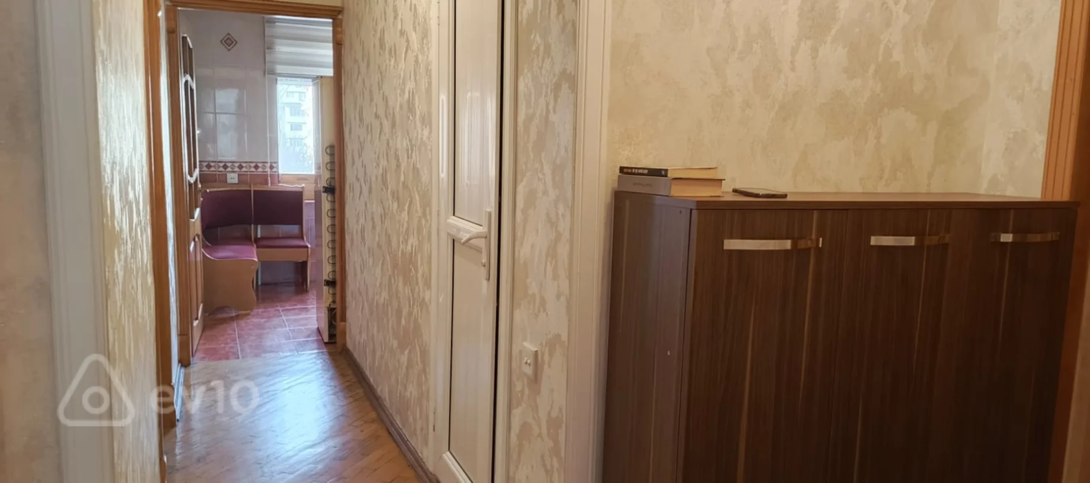 Kirayə verilir 3 otaqlı köhnə tikili 90 m²