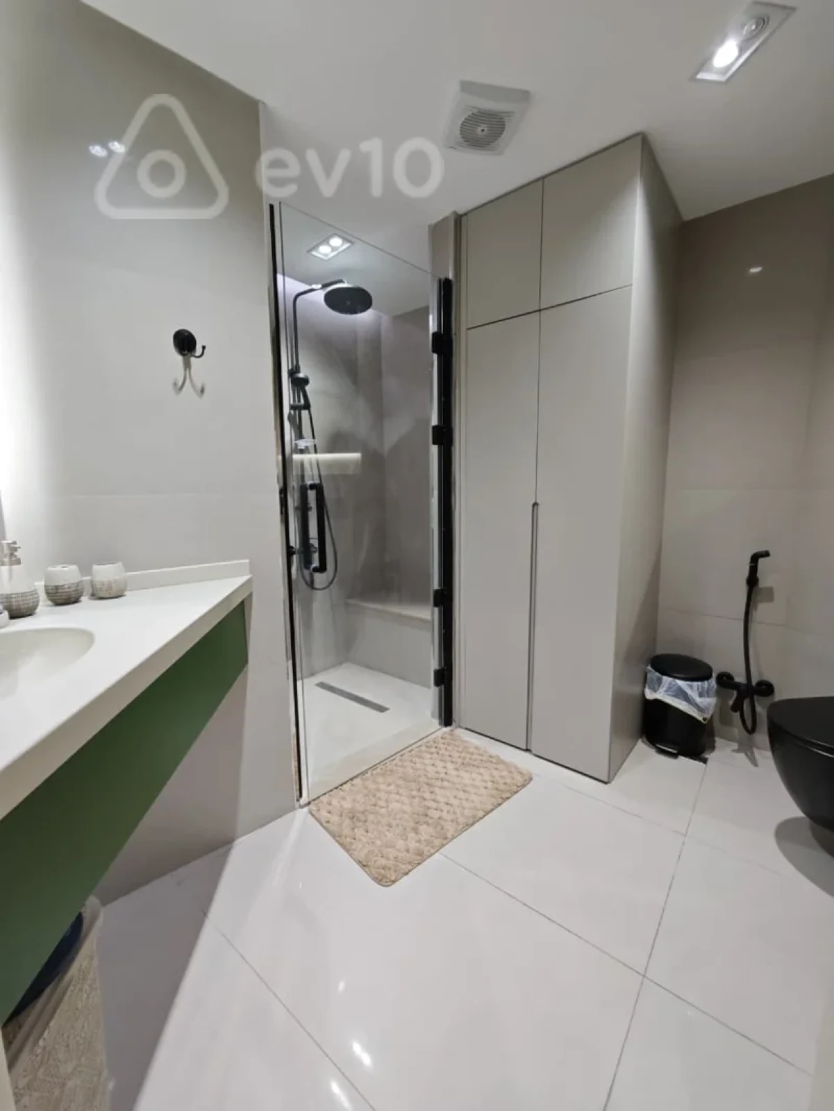 Kirayə verilir 4 otaqlı yeni tikili 200 m²