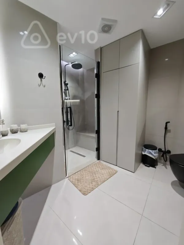 Kirayə verilir 4 otaqlı yeni tikili 200 m²