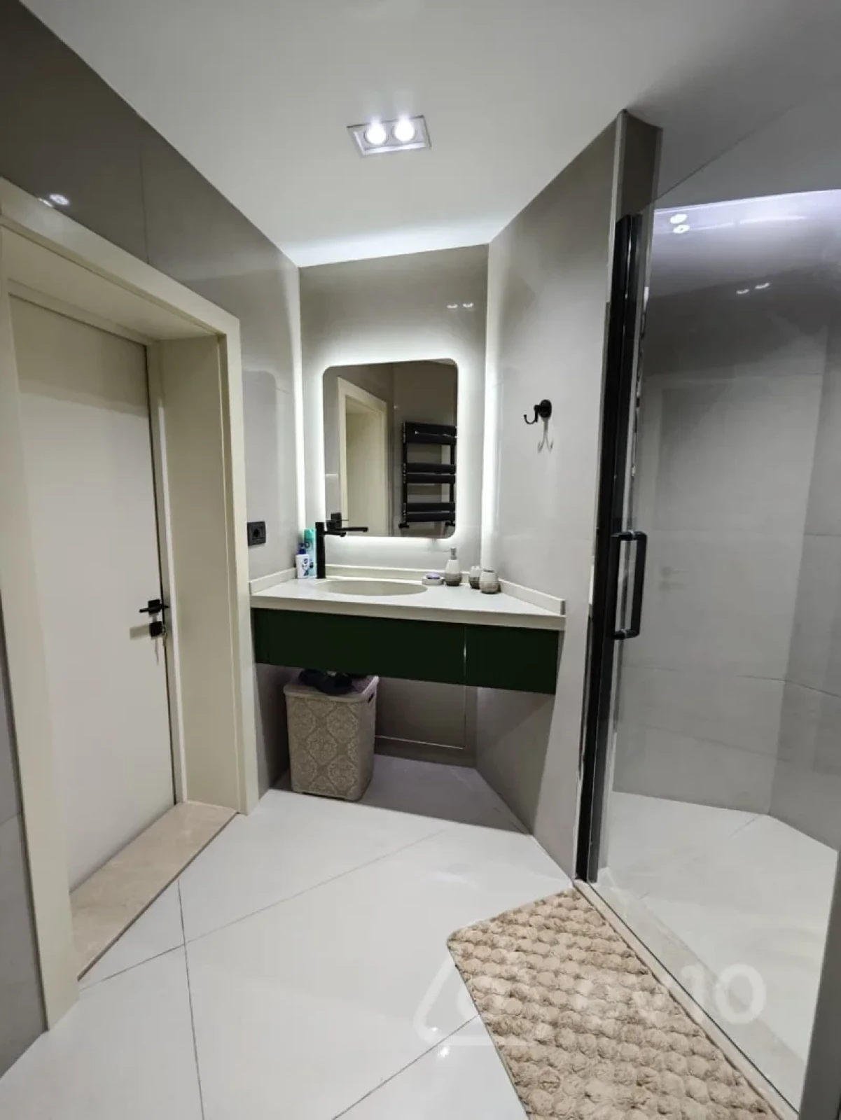 Kirayə verilir 4 otaqlı yeni tikili 200 m²