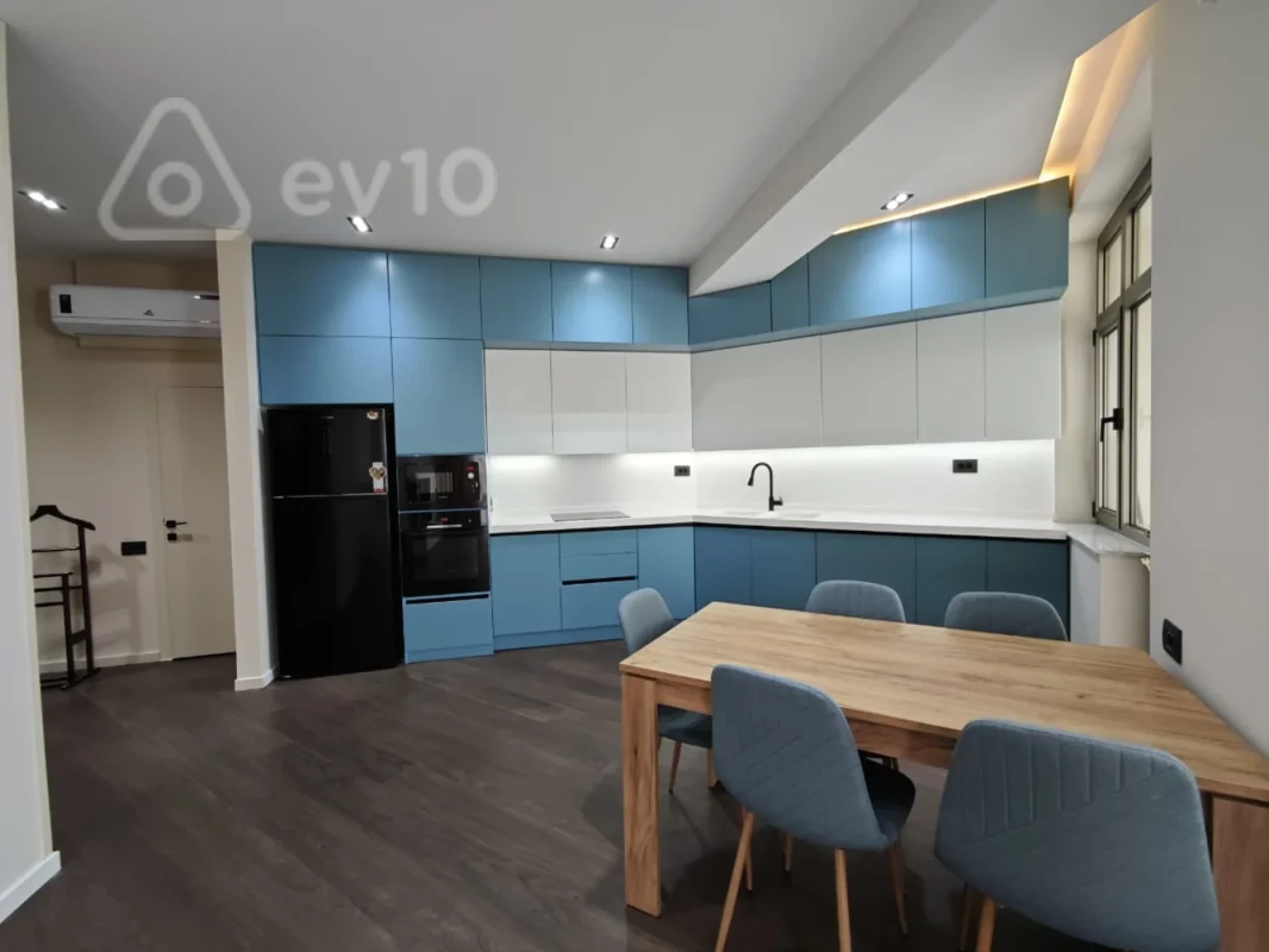 Kirayə verilir 4 otaqlı yeni tikili 200 m²