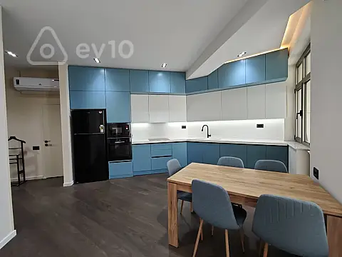 Kirayə verilir 4 otaqlı yeni tikili 200 m²
