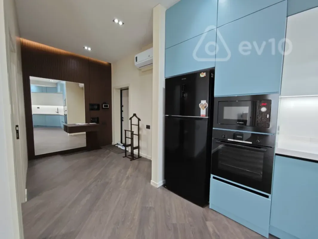 Kirayə verilir 4 otaqlı yeni tikili 200 m²