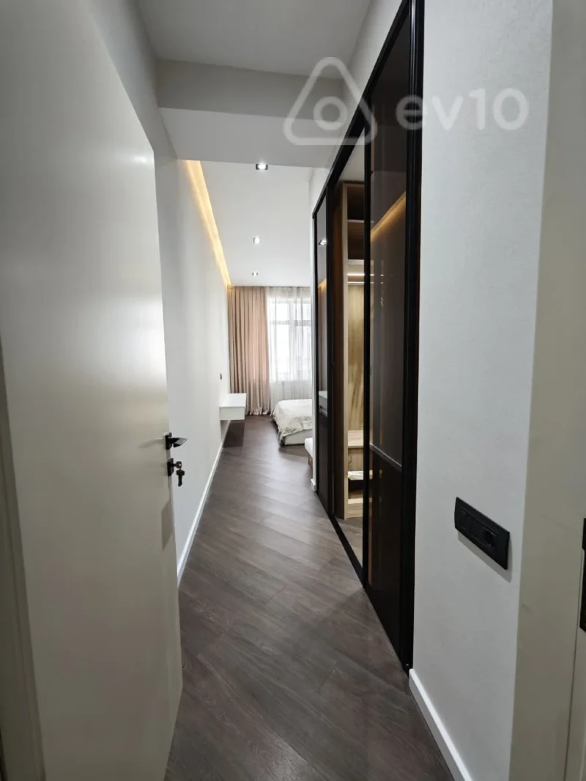 Kirayə verilir 4 otaqlı yeni tikili 200 m²