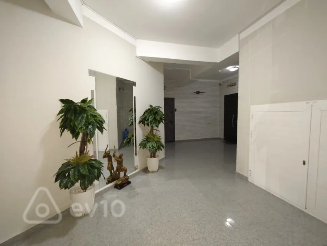 Kirayə verilir 4 otaqlı yeni tikili 200 m²