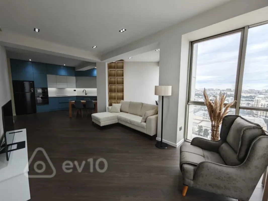 Kirayə verilir 4 otaqlı yeni tikili 200 m²