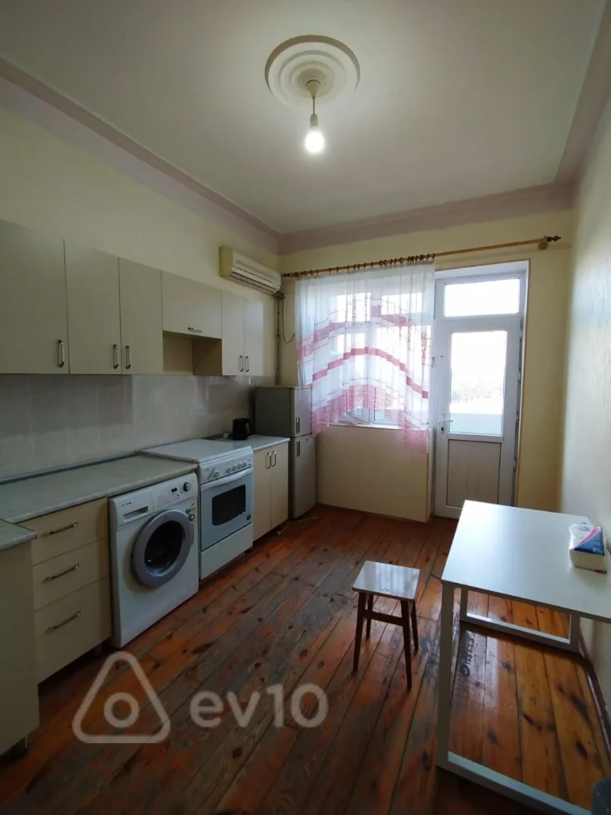 Kirayə verilir 3 otaqlı yeni tikili 100 m²