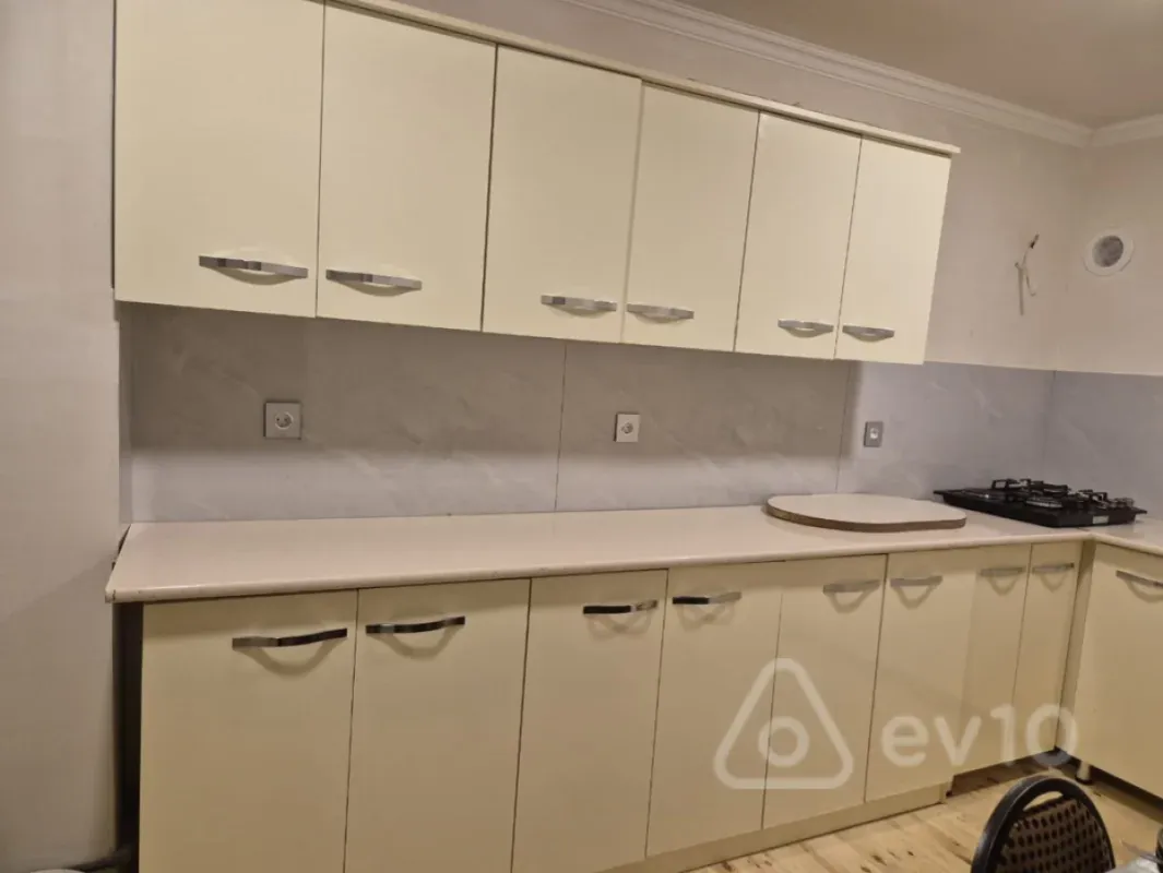 Kirayə verilir 4 otaqlı yeni tikili 100 m²