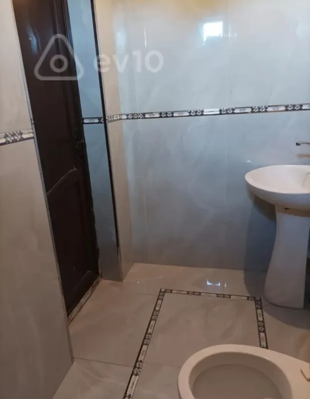 Kirayə verilir 4 otaqlı yeni tikili 100 m²