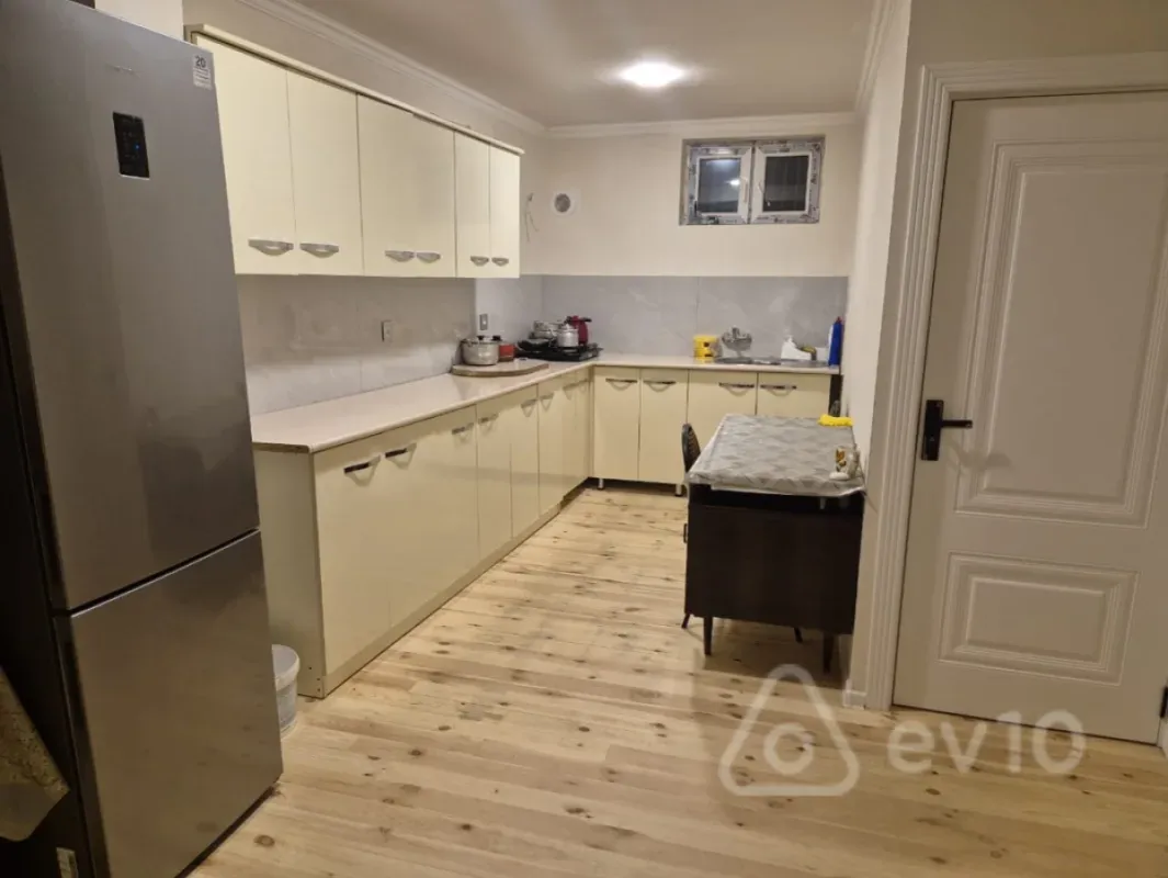 Kirayə verilir 4 otaqlı yeni tikili 100 m²