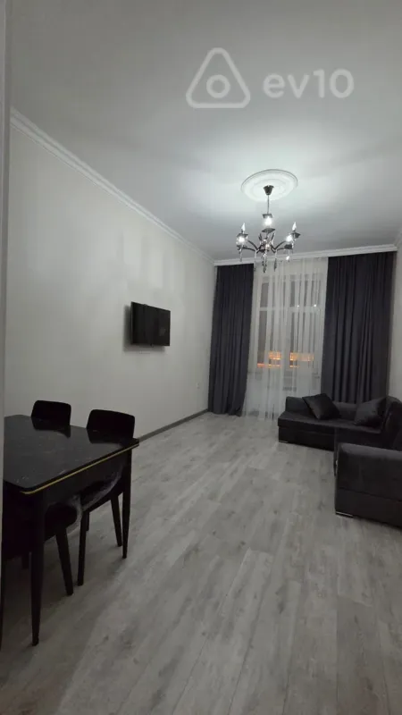 Kirayə verilir 2 otaqlı köhnə tikili 60 m²