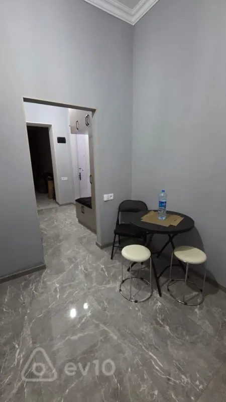 Kirayə verilir 2 otaqlı köhnə tikili 60 m²