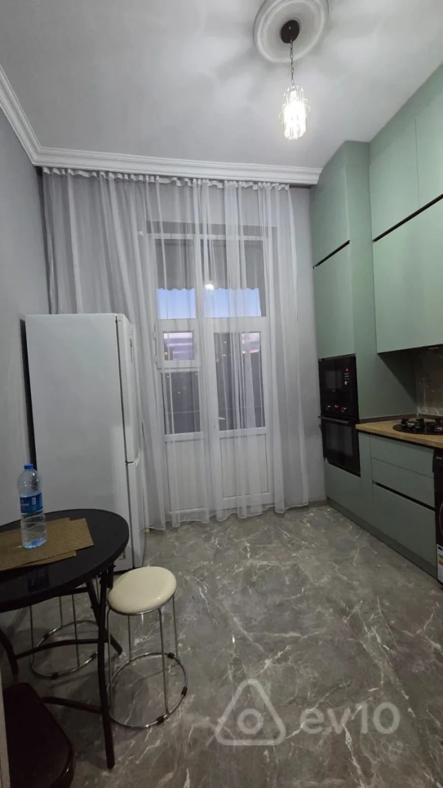 Kirayə verilir 2 otaqlı köhnə tikili 60 m²