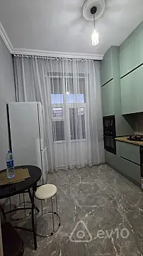 Kirayə verilir 2 otaqlı köhnə tikili 60 m²