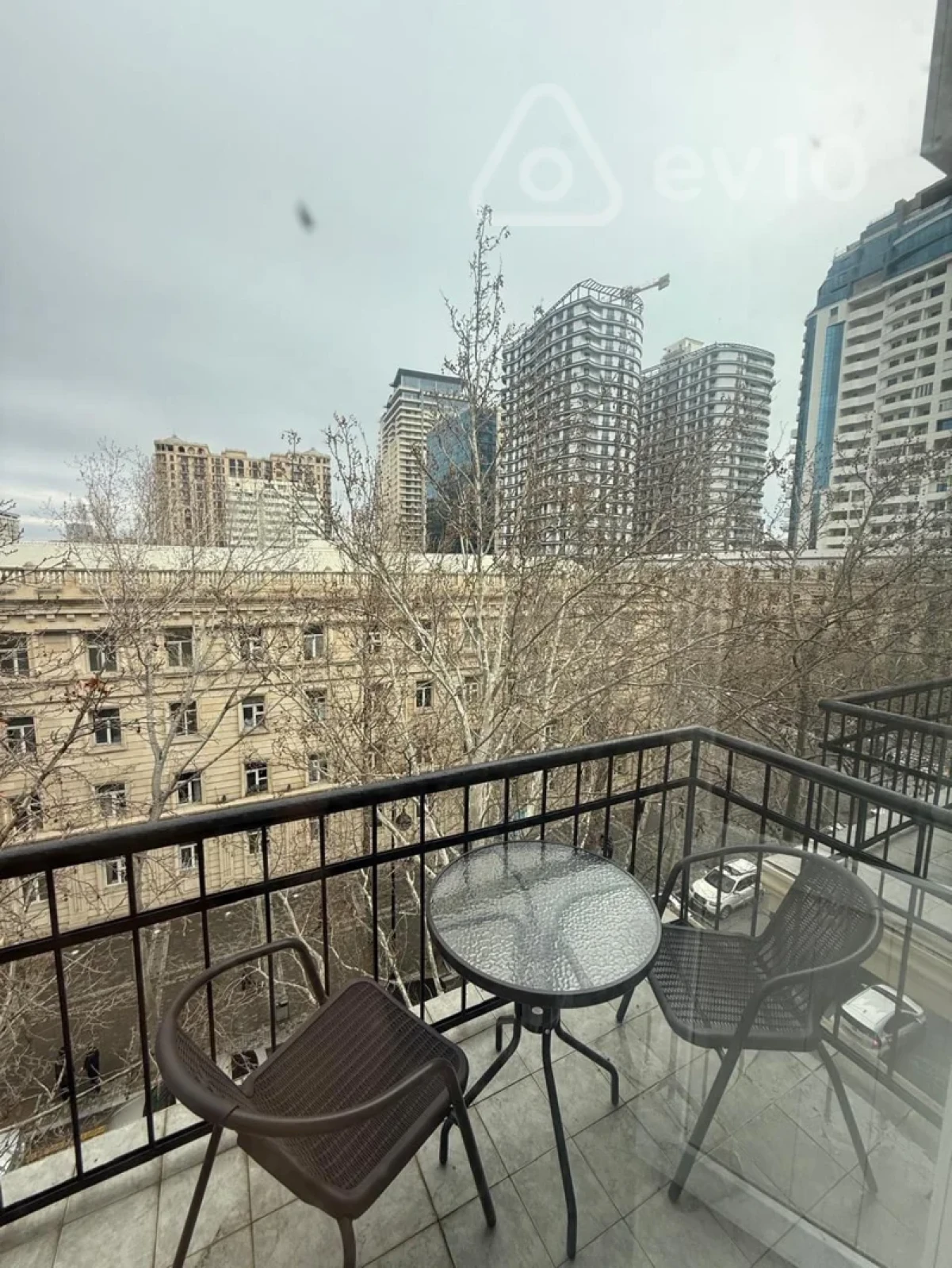 Kirayə verilir 2 otaqlı köhnə tikili 60 m²