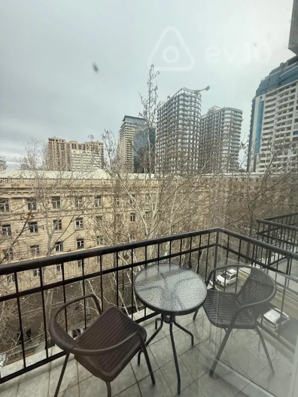 Kirayə verilir 2 otaqlı köhnə tikili 60 m²